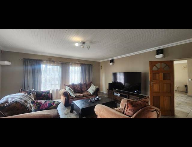 4 BEDROOM HOUSE FOR SALE IN SUNWARD PARK
